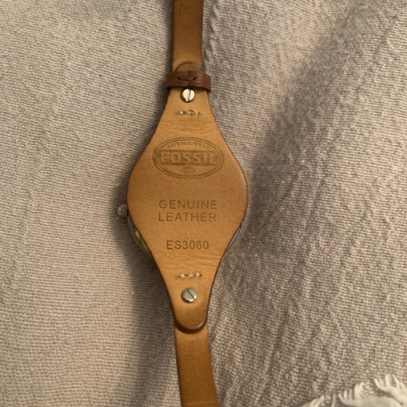 Women’s Fossil Watch - Picture 3 of 3